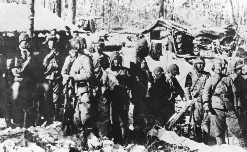 東北抗日聯(lián)軍的戰(zhàn)士們整裝準備出擊（資料照片）。